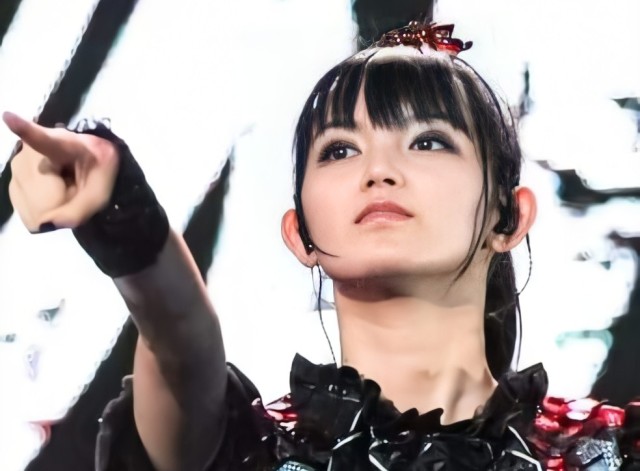 Babymetalの女の子たちがクリスマスグッズの宣伝をしてるぞ 海外の反応 Babymetalize