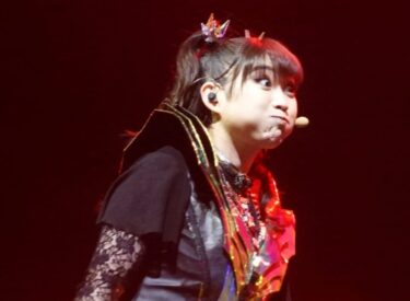 ワンピース　onepiece　橋本環奈　折り込みポスター切り抜き　７４枚 橋本環奈、「ONE PIECEカードゲーム」新CMに出演（CM ワンピース