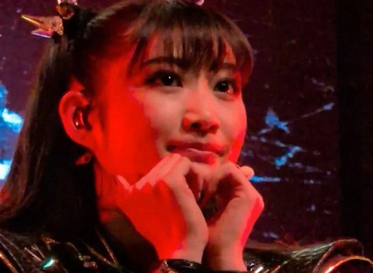 BABYMETAL / Sunset Kiss (LIVE FROM THE O2) “なんでこんな完璧なの?”