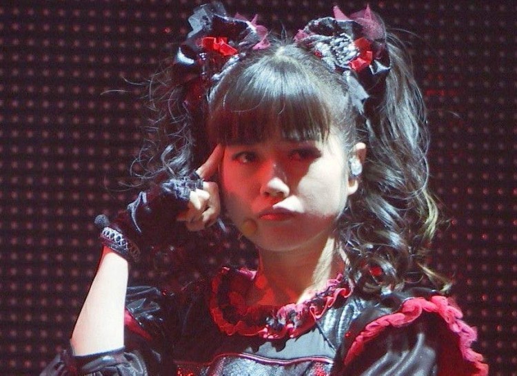 PRショットでBABYMETALと神バンドが一緒に写ってるぞ